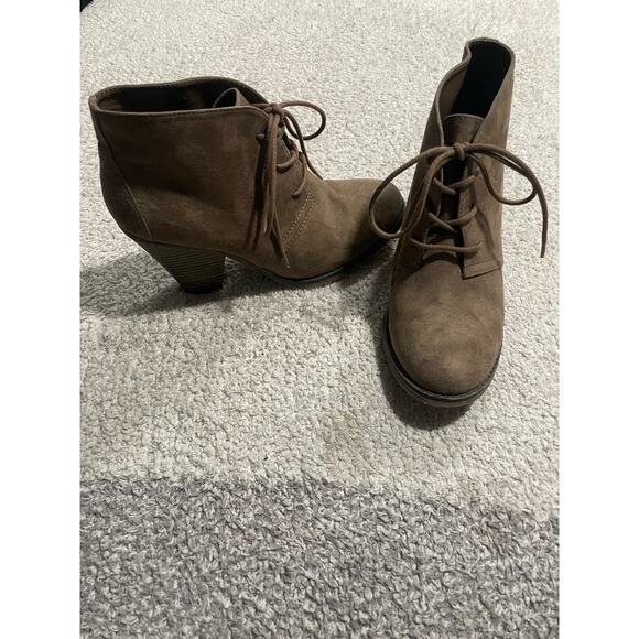 Mia Women's Size 8 Shayna Lace Up Block Heel Ankle Booties Brown GG378X - Picture 2 of 12